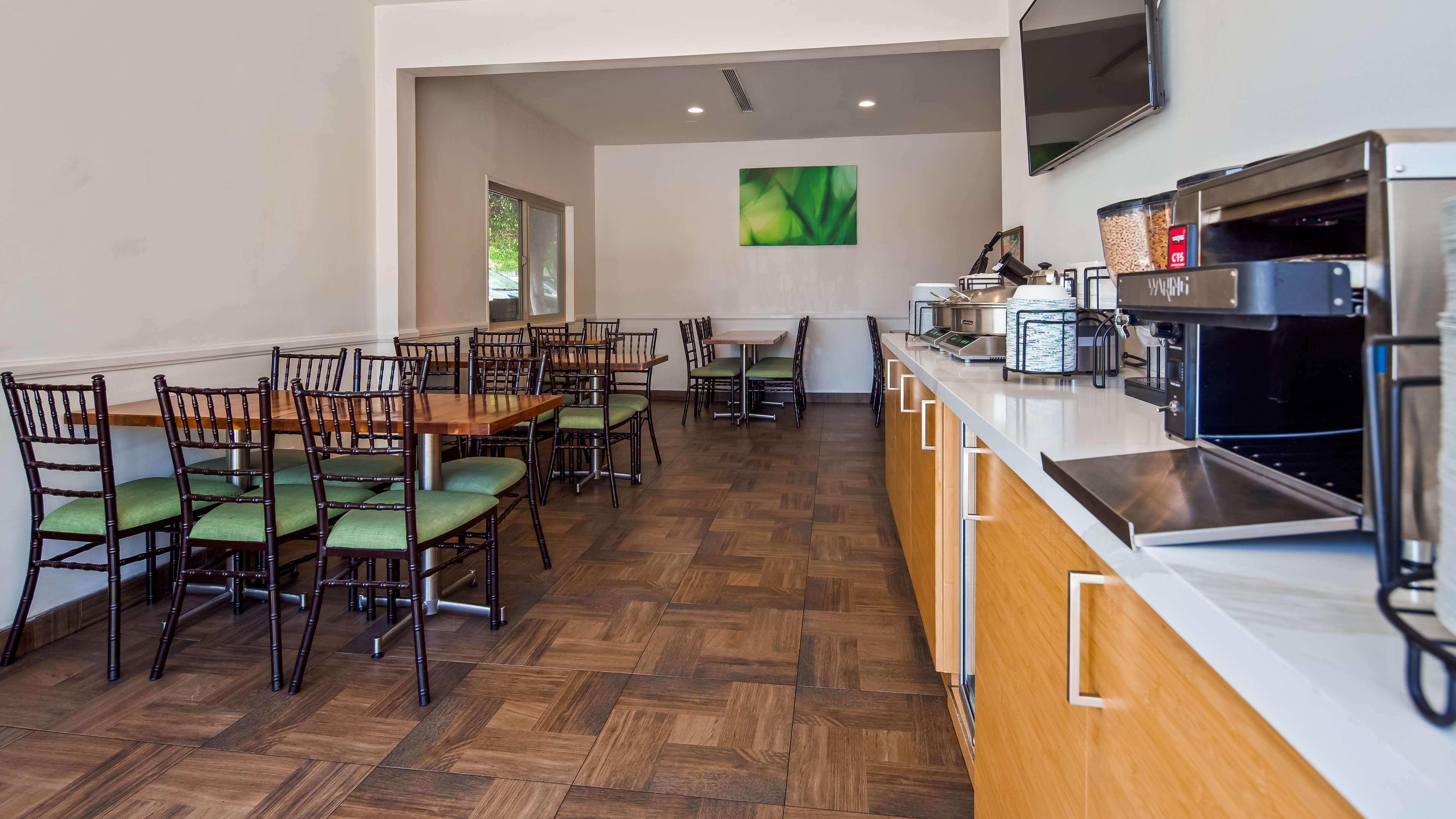 Best Western Plus Glendale Exterior photo
